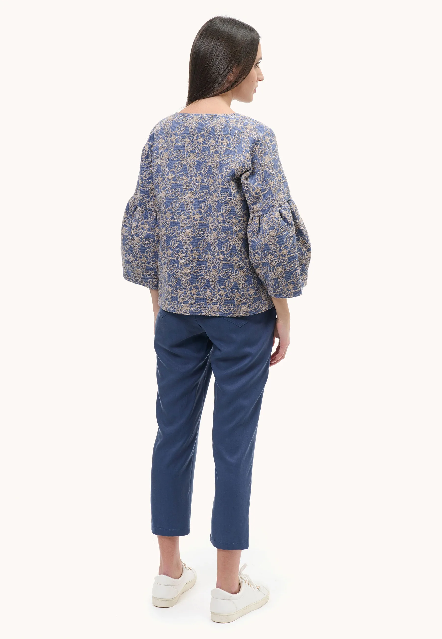 Cappotto over a fiori maniche ampie